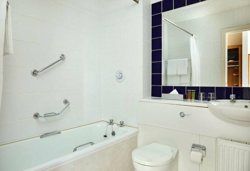 اتاق خانوادگی, Waterford Marina