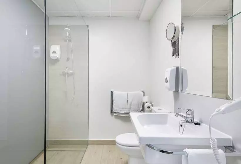 Standard Triple Room with Terrace, Aparthotel Bcn Montjuic