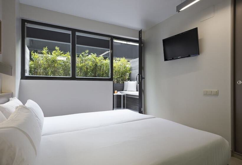 Standard Triple Room with Terrace, Aparthotel Bcn Montjuic