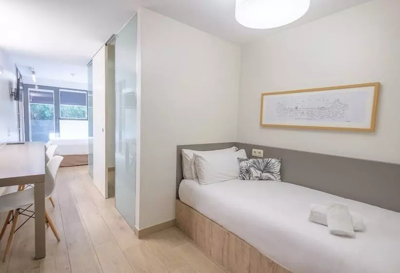 Standard Triple Room with Terrace, Aparthotel Bcn Montjuic