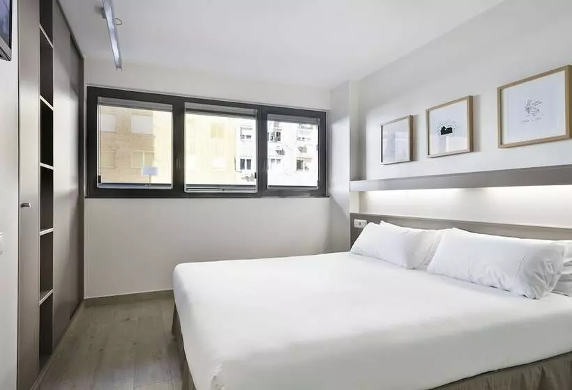 اتاق خانوادگی, Aparthotel Bcn Montjuic