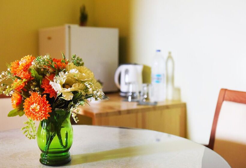 标准间, Esmeralda