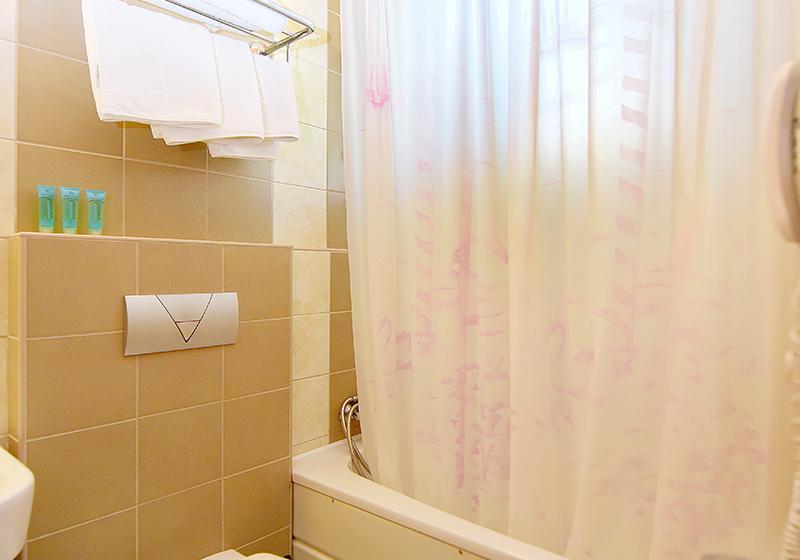 标准间, Esmeralda