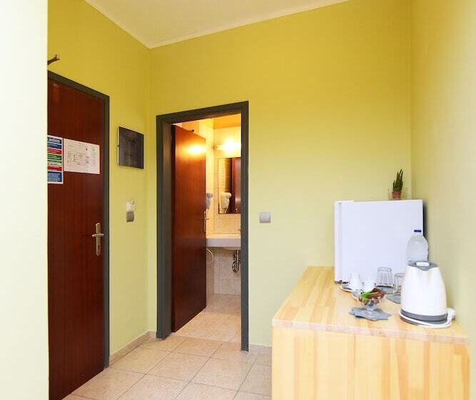 标准间, Esmeralda