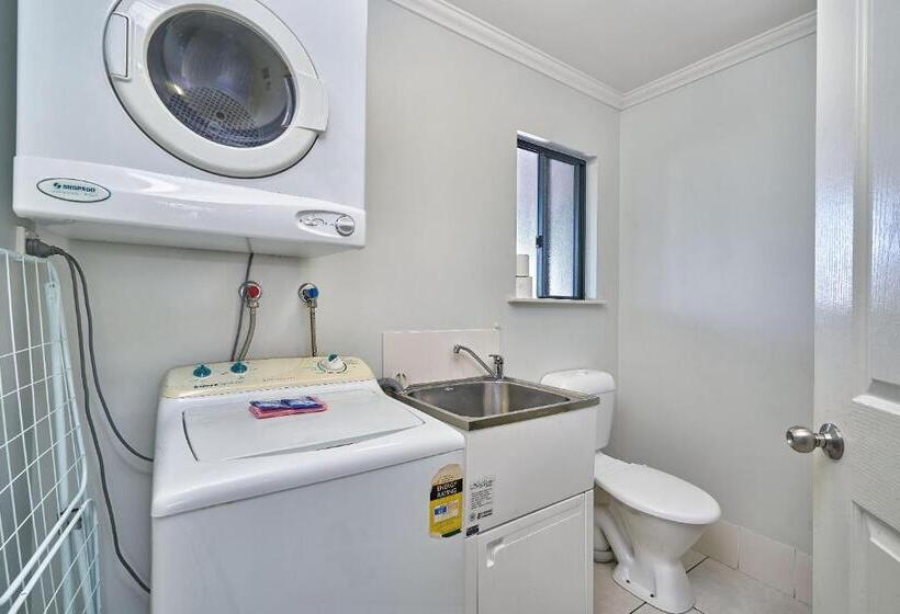 شقة غرفتين, Getaway On Grafton