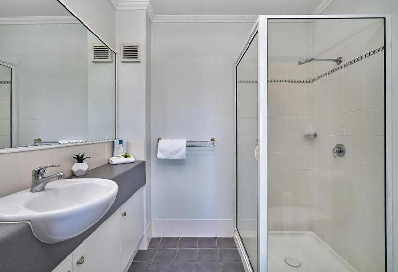 شقة غرفتين, Getaway On Grafton