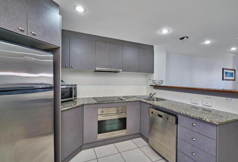 شقة غرفتين, Getaway On Grafton