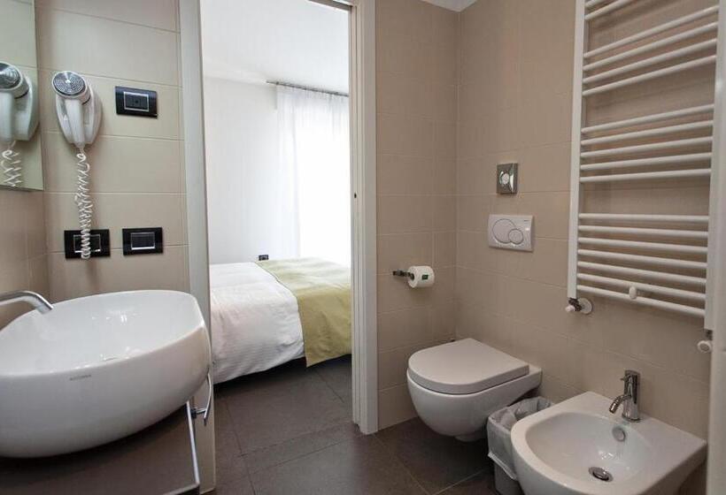 غرفة سوبيريور مطلّة علي البحر, Adlon