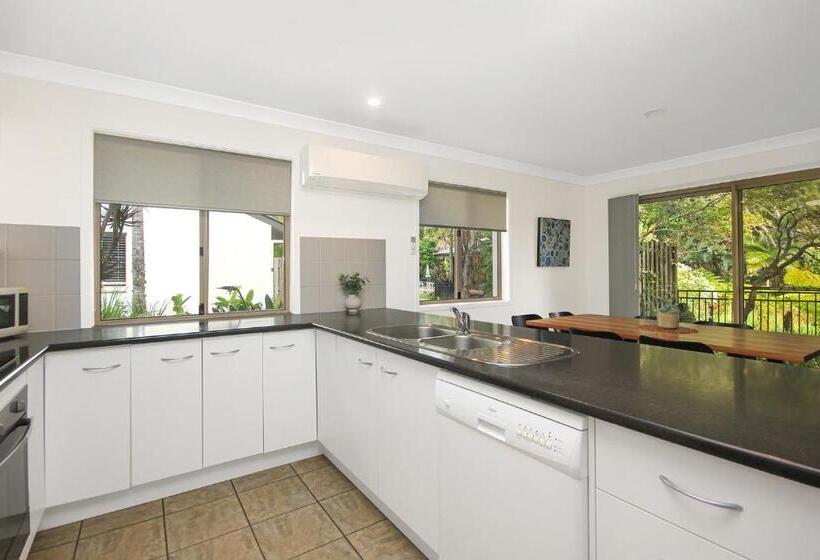 Апартаменты 3 Спальни, Byron Lakeside Holiday Apartments