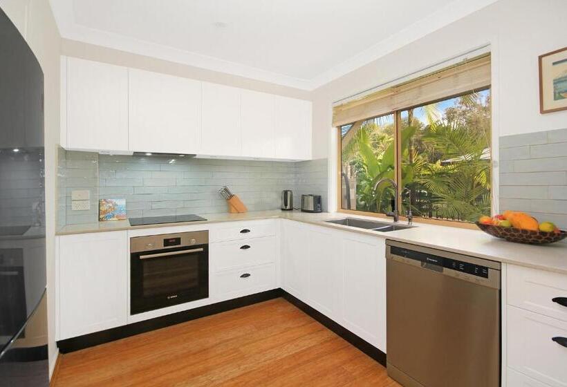 Апартаменты Deluxe 3 Спальни, Byron Lakeside Holiday Apartments