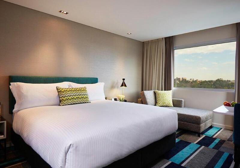 キングサイズベッドのスーペリアルーム, Crown Promenade Perth
