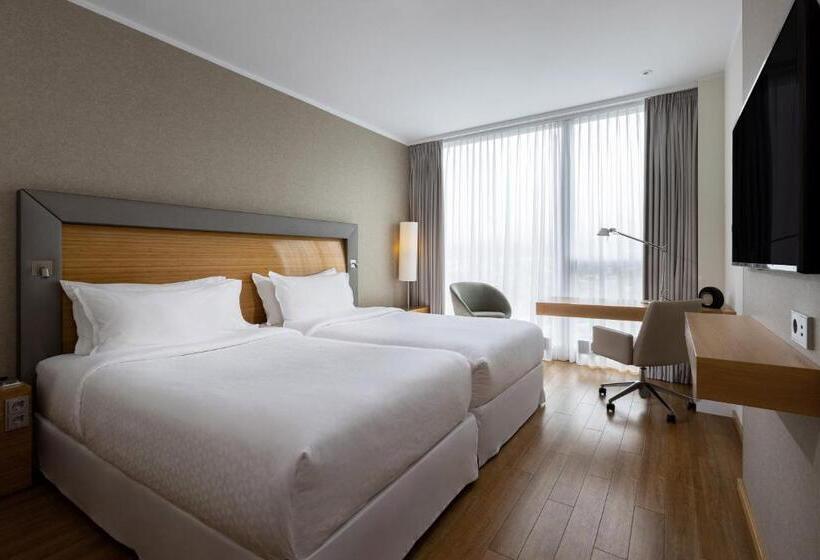 غرفة بيزنس, Four Points By Sheraton Panoramahaus Dornbirn