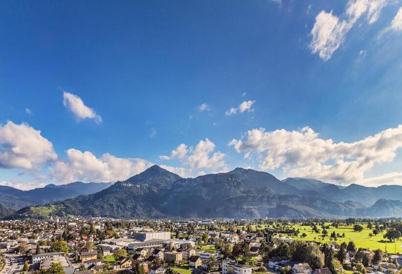 جناح جونيور, Four Points By Sheraton Panoramahaus Dornbirn