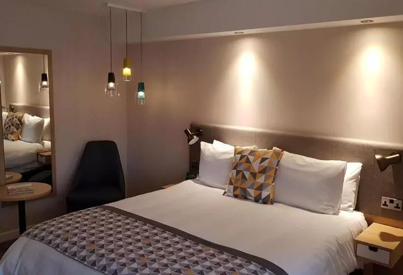 キングサイズベッドのエクゼクティブルーム, Holiday Inn South Normanton M1, Jct.28, An Ihg
