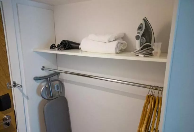 キングサイズベッドのエクゼクティブルーム, Holiday Inn South Normanton M1, Jct.28, An Ihg