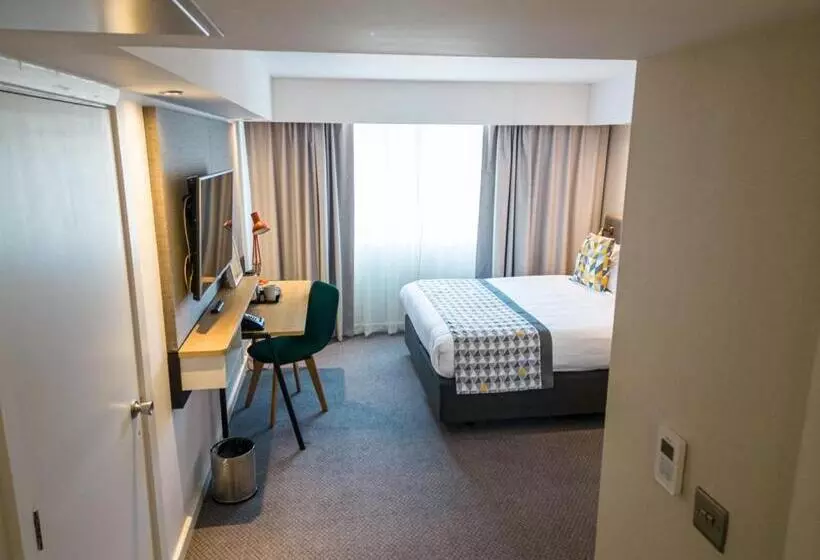 キングサイズベッドのデラックスルーム, Holiday Inn South Normanton M1, Jct.28, An Ihg