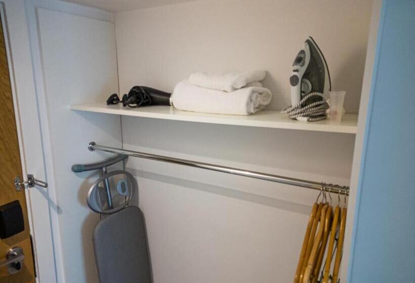 اتاق استاندارد برای معلولان, Holiday Inn South Normanton M1, Jct.28, An Ihg