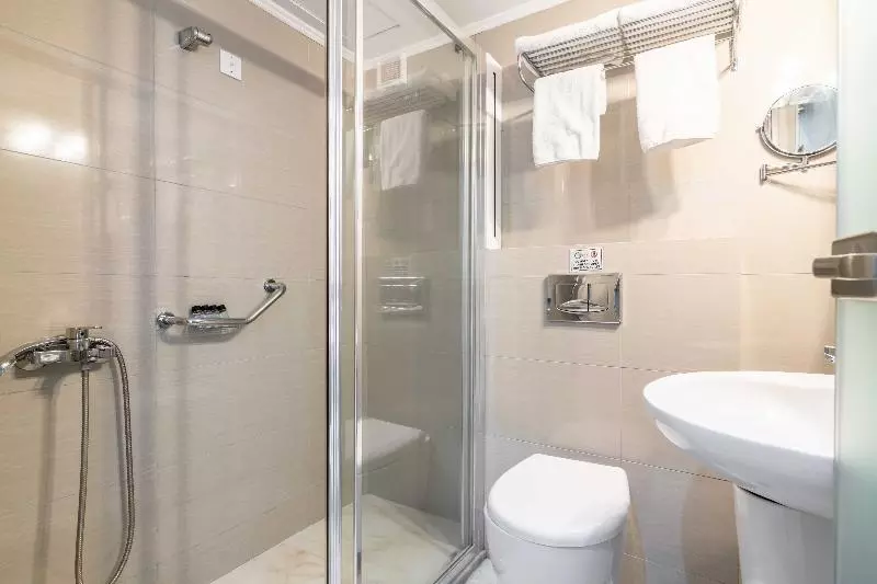 اتاق استاندارد با چشم‌انداز استخر, Karras Grande Resort