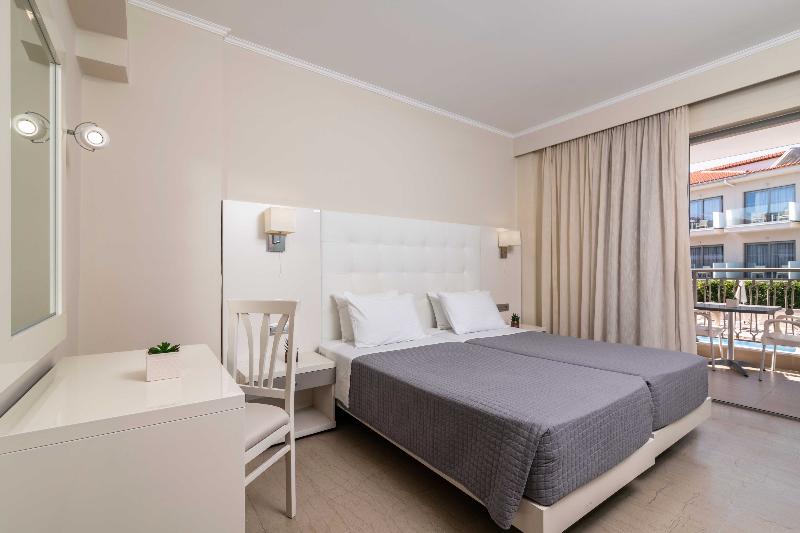 Номер Стандарт Вид на Бассейн, Karras Grande Resort