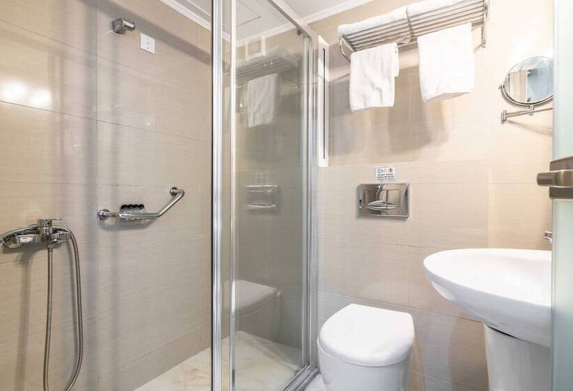 اتاق استاندارد با چشم‌انداز استخر, Karras Grande Resort