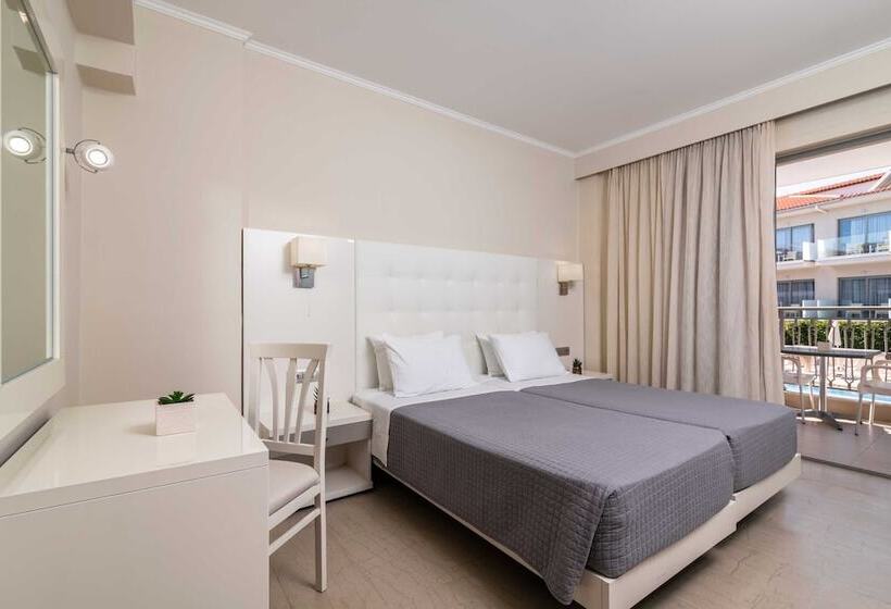 اتاق استاندارد با چشم‌انداز استخر, Karras Grande Resort