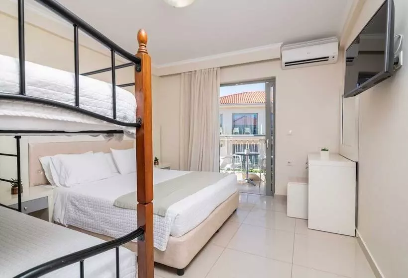 اتاق خانوادگی با چشم‌انداز استخر, Karras Grande Resort