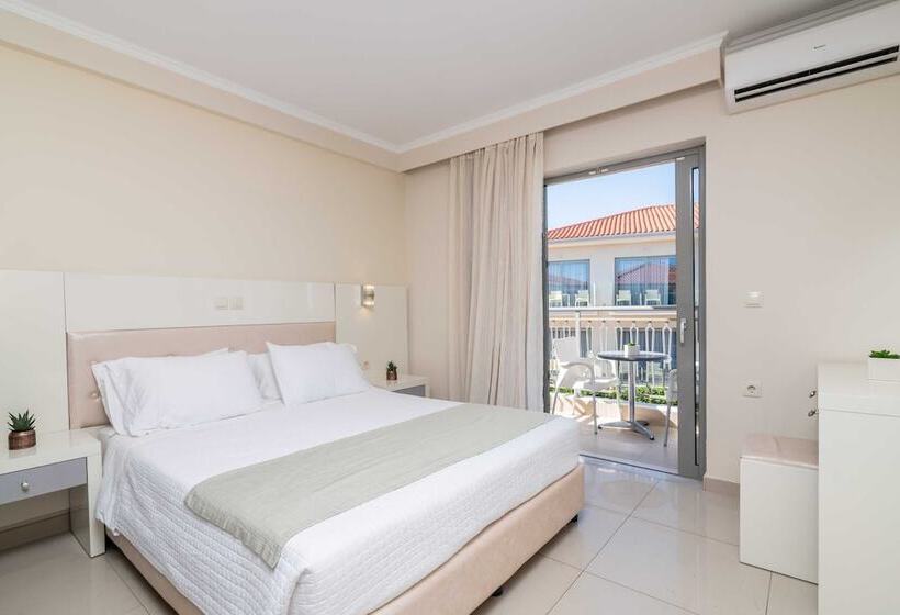 اتاق خانوادگی با چشم‌انداز استخر, Karras Grande Resort