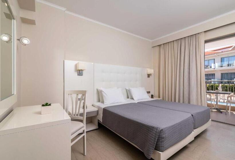 اتاق استاندارد با چشم‌انداز استخر, Karras Grande Resort