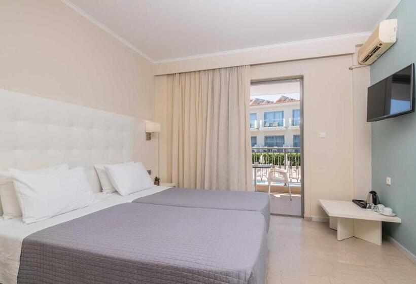 اتاق استاندارد با چشم‌انداز استخر, Karras Grande Resort