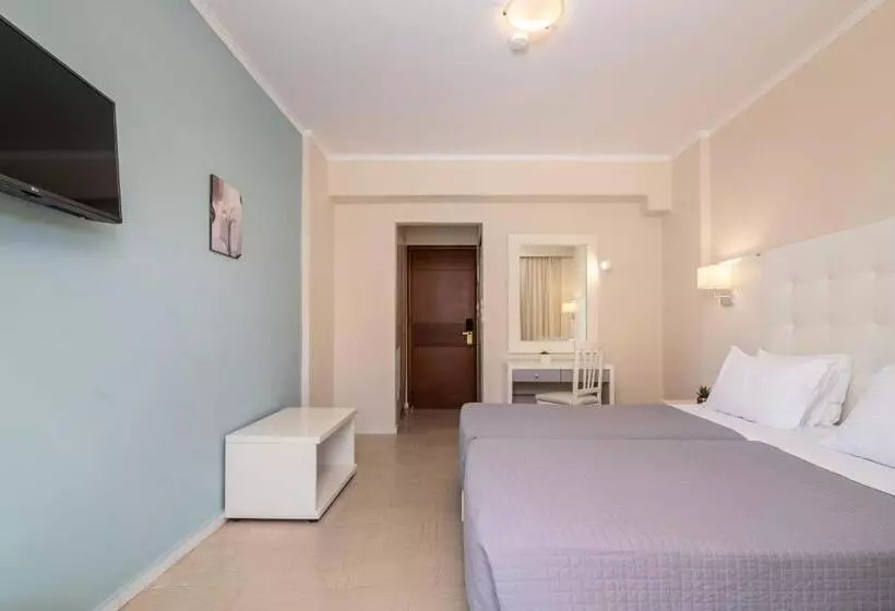 اتاق استاندارد با چشم‌انداز استخر, Karras Grande Resort