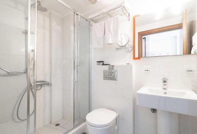 اتاق خانوادگی با چشم‌انداز استخر, Karras Grande Resort