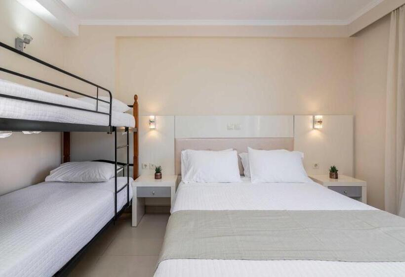 اتاق خانوادگی با چشم‌انداز استخر, Karras Grande Resort