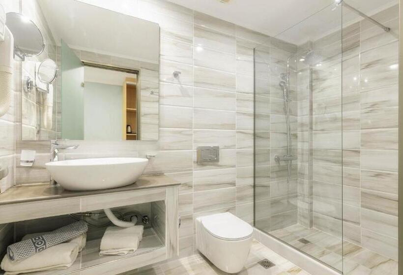 سوییت خانوادگی, Karras Grande Resort