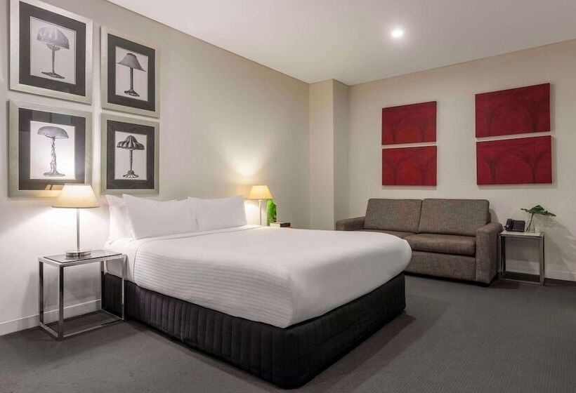 スタンダードスタジオ, Oaks Melbourne On Collins Suites