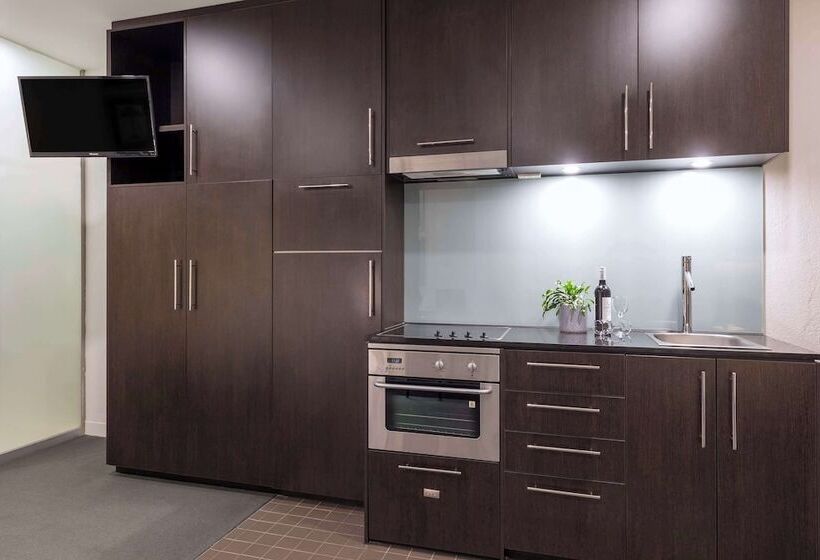 スタンダードスタジオ, Oaks Melbourne On Collins Suites