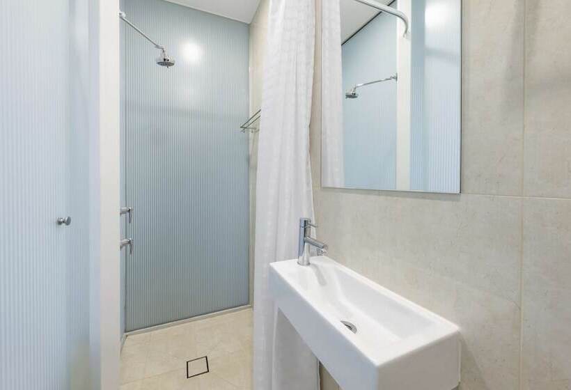 エクゼクティブワンルーム, Oaks Melbourne On Collins Suites