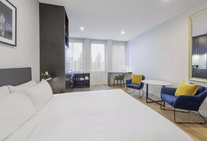 استودیو اجرایی, Oaks Melbourne On Collins Suites
