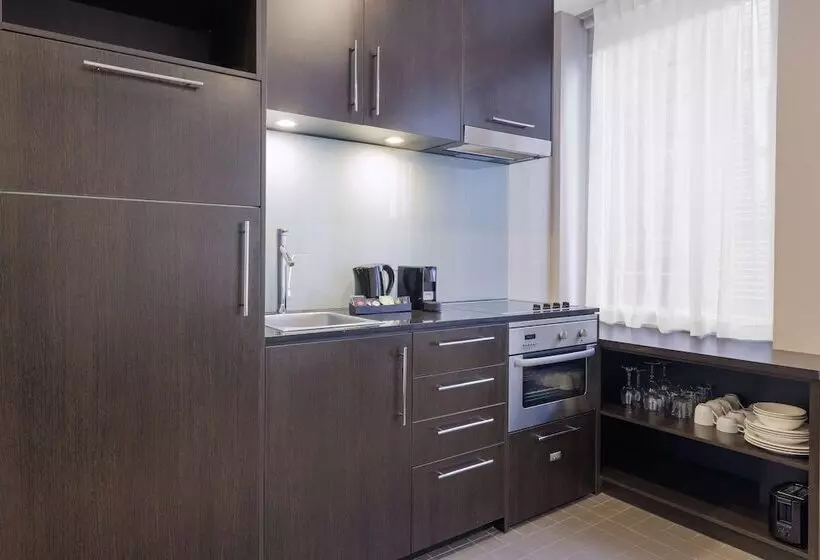 استودیو اجرایی, Oaks Melbourne On Collins Suites