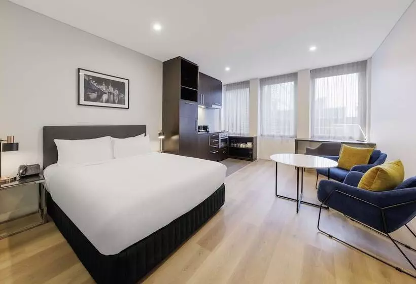 استودیو اجرایی, Oaks Melbourne On Collins Suites