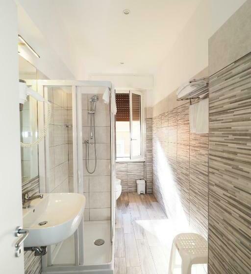 חדר סטנדרט לשלושה, Osimar