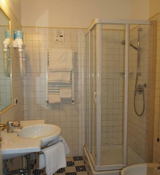 חדר סטנדרט לשלושה, Osimar