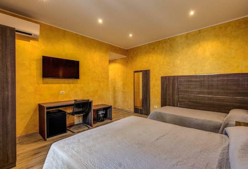 חדר סטנדרט לשלושה, Osimar