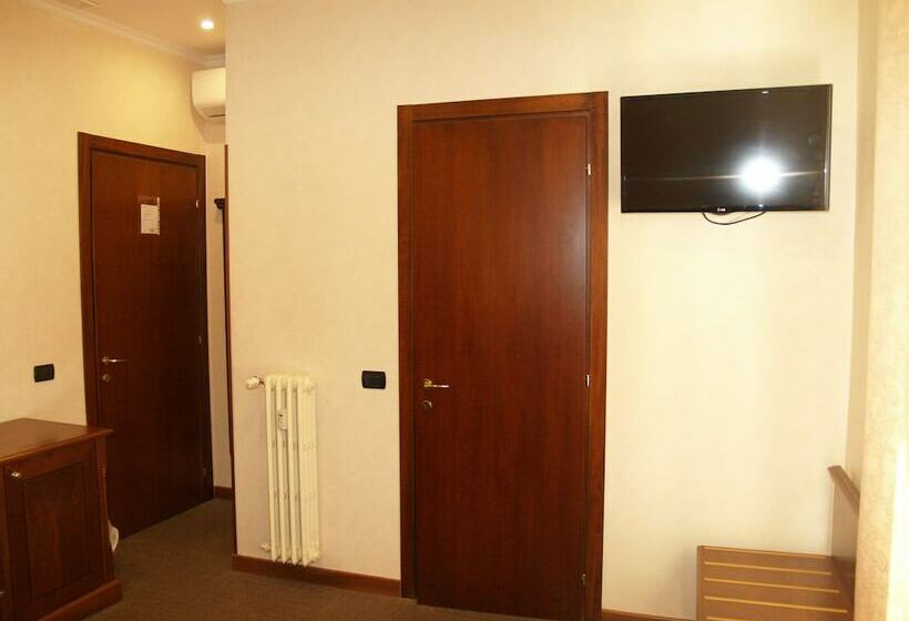 חדר סטנדרט לשלושה, Osimar