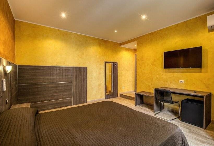 חדר סטנדרט לשלושה, Osimar