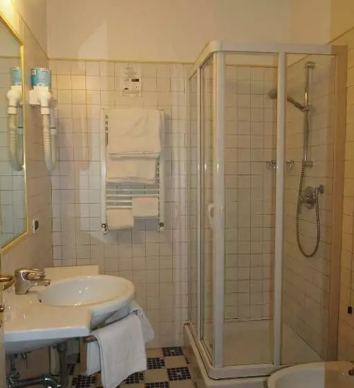 اتاق استاندارد چهار تخته, Osimar