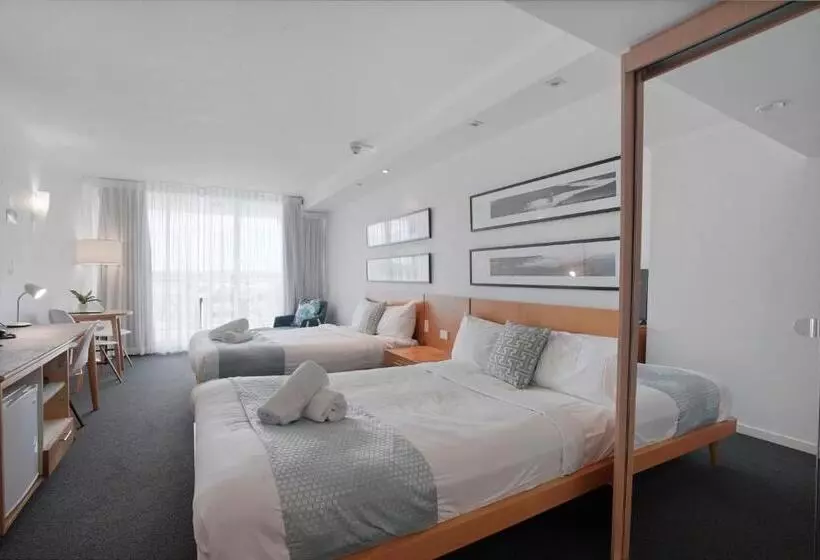 استودیوی استاندارد, Pelican Waters Golf Resort