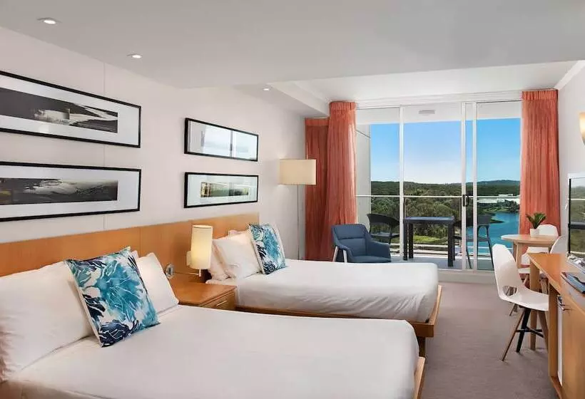 استودیوی استاندارد, Pelican Waters Golf Resort