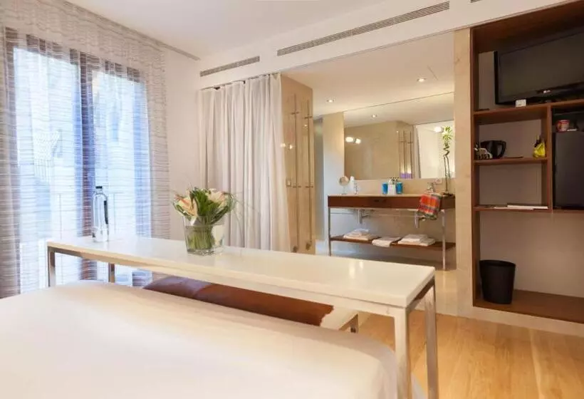 デラックスルーム, Petit Palace Hotel Tres