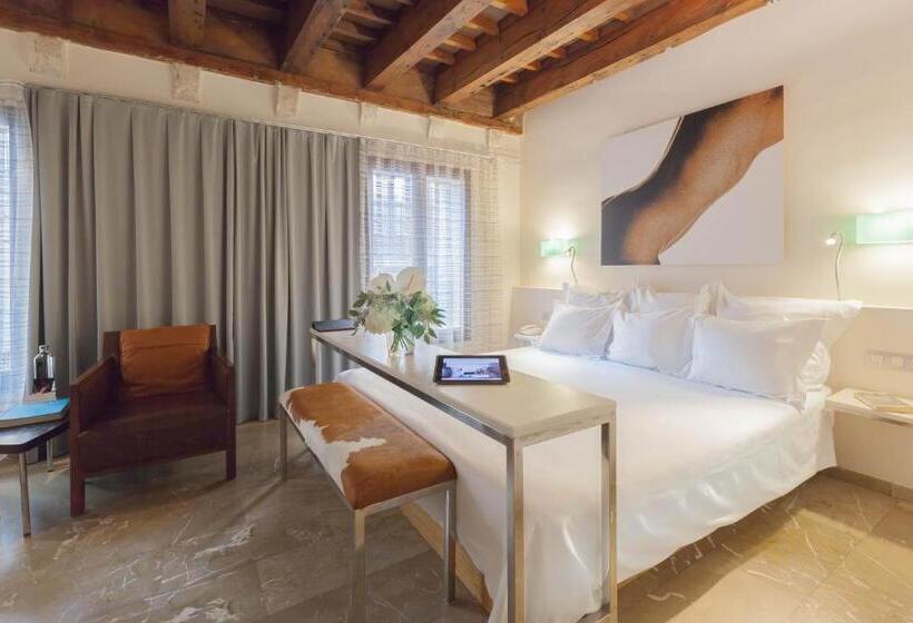 프리미엄 룸, Petit Palace Hotel Tres
