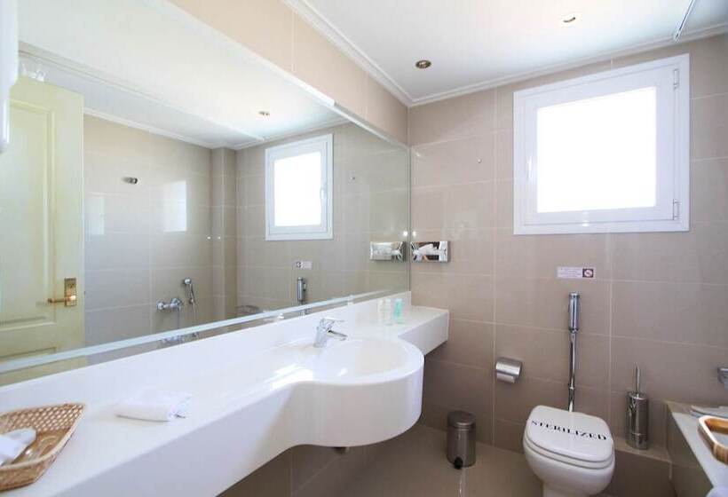 주니어 스위트, Piraeus Theoxenia